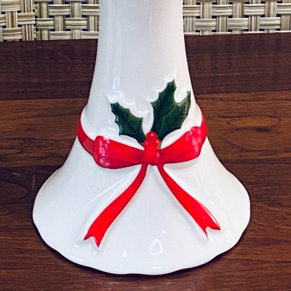 🎄VTG 1980s Christmas Porcelain Candlesticks by Mount Clemens - Picture 2 of 8